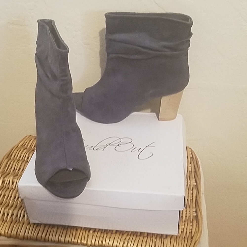 Shoes - Picture 4 of 4